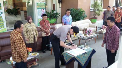 PENANDATANGANAN PIAGAM PENCANANGAN ZONA INTEGRITAS